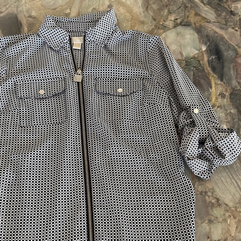 Black and White Patterned Zip-Up Shirt